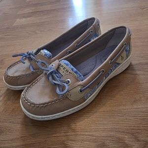 Sperry Angelfish 1-Eye boat shoes in tan leather with a blue and white patterned